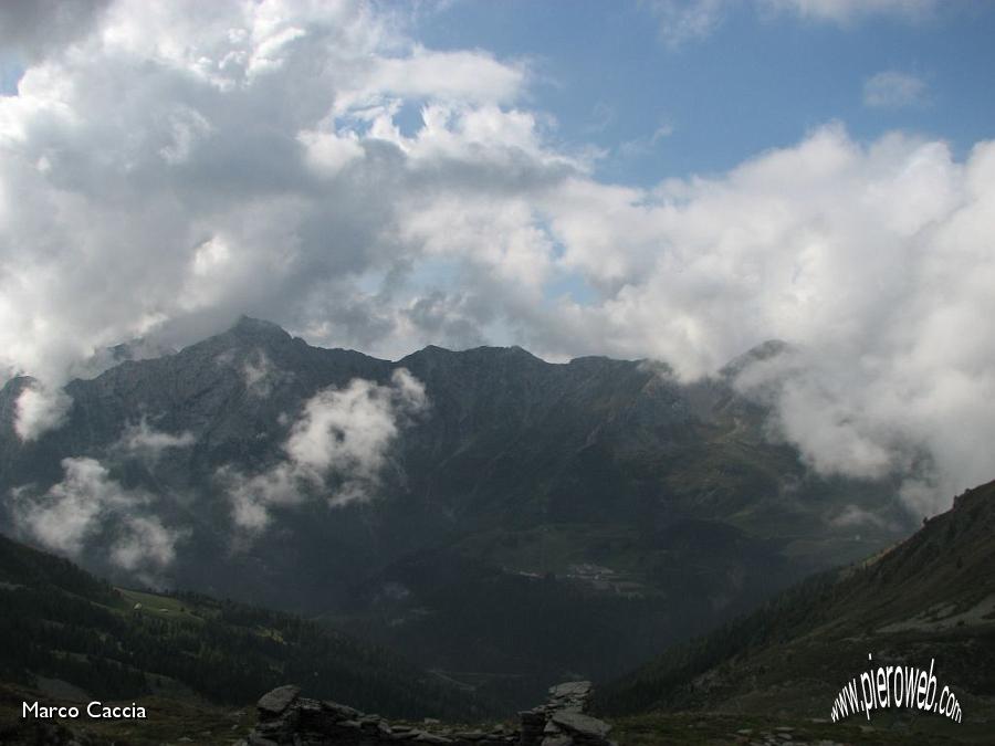 30_Le nuvole si diradano verso il Pegherolo.JPG